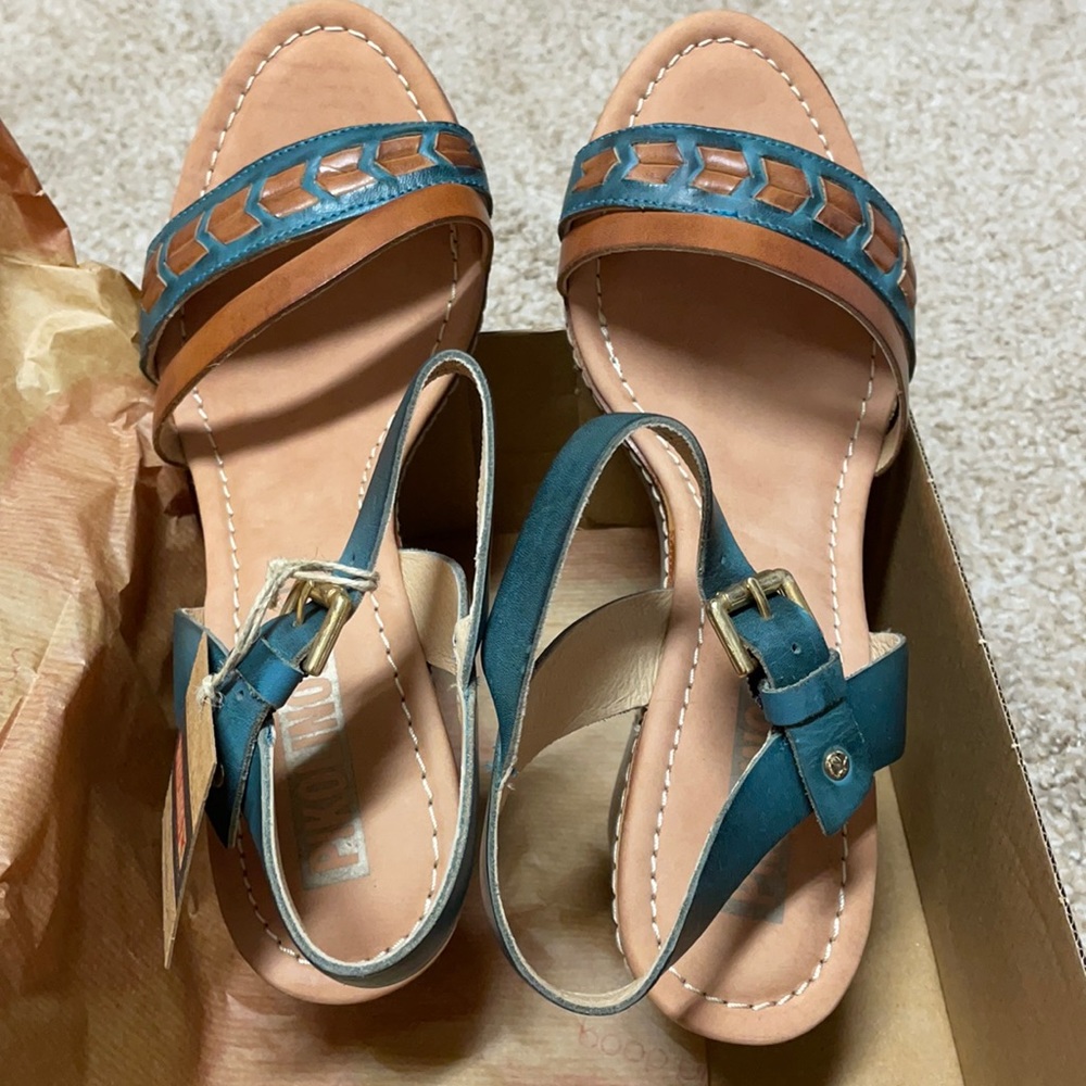 BNIB Pikolinos strap Sandles